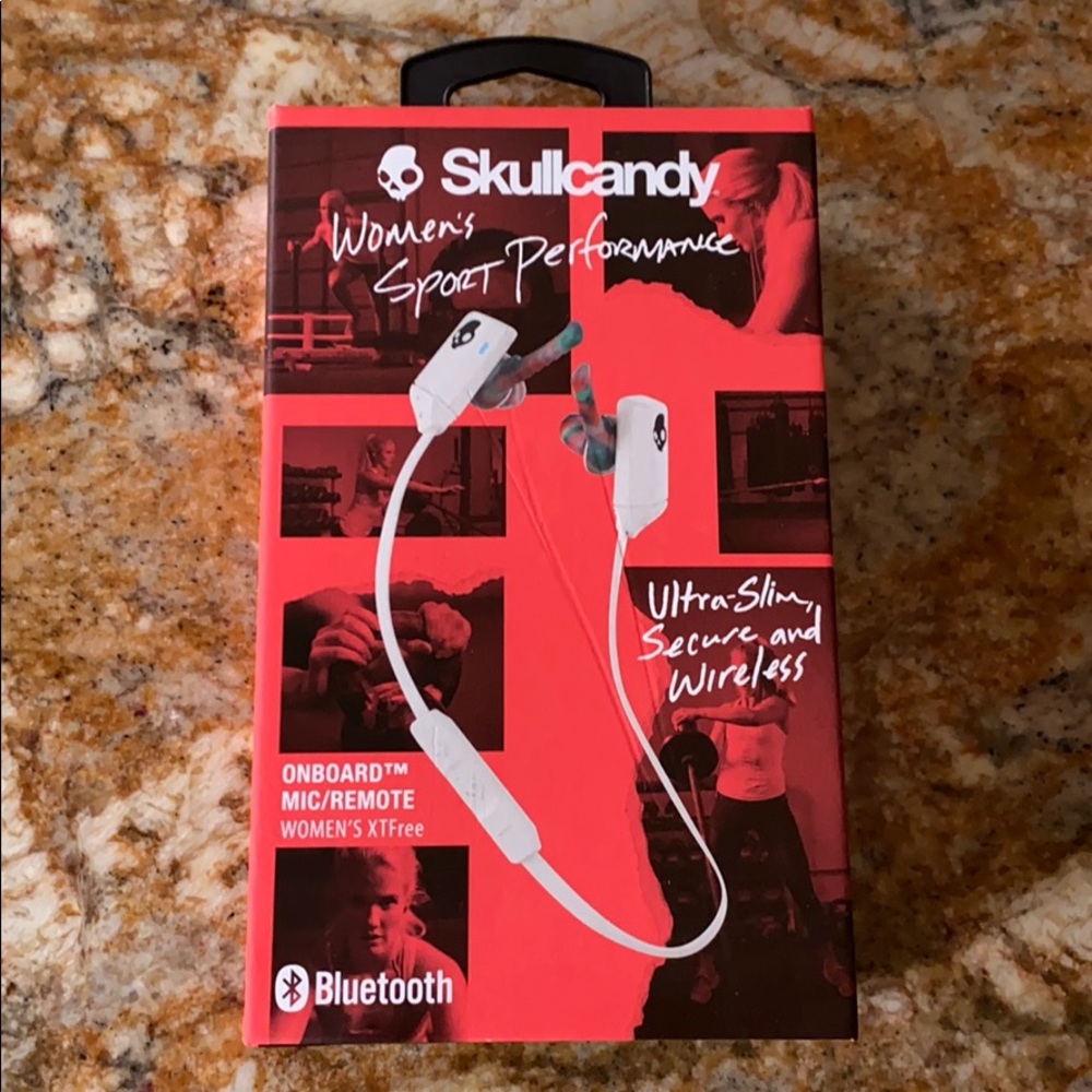 Ear buds by Skull Candy XTFree Sport